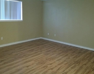 15118 Steeplechase Road - Photo Thumbnail 3