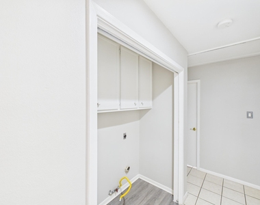 7611 Hopewell Lane - Photo Thumbnail 14