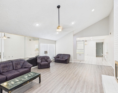 7611 Hopewell Lane - Photo Thumbnail 7