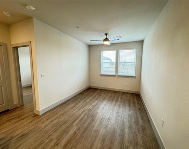 29600 Ronald Reagan Blvd - Photo Thumbnail 2