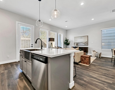 5721 White Magnolia Street - Photo Thumbnail 11