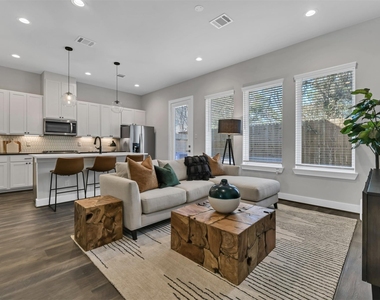 5721 White Magnolia Street - Photo Thumbnail 4