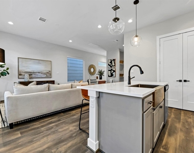 5721 White Magnolia Street - Photo Thumbnail 9