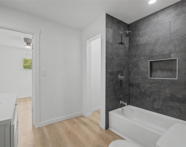 632 University Avenue - Photo Thumbnail 17