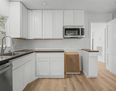 632 University Avenue - Photo Thumbnail 6