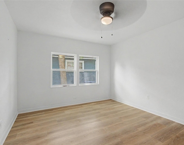 632 University Avenue - Photo Thumbnail 12
