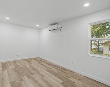 632 University Avenue - Photo Thumbnail 8