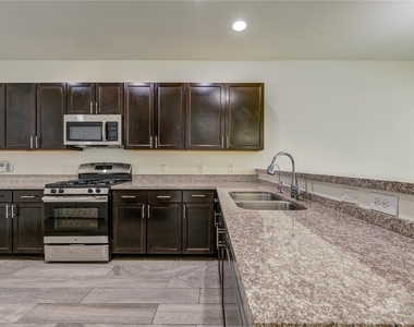 17021 Wilthorne Gardens Court - Photo Thumbnail 9