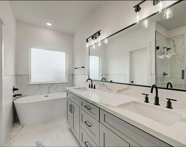 3018 Delano Street - Photo Thumbnail 8