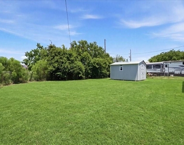 4416 Thompson Street - Photo Thumbnail 24