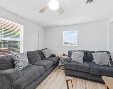4416 Thompson Street - Photo Thumbnail 10