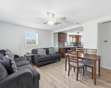4416 Thompson Street - Photo Thumbnail 9