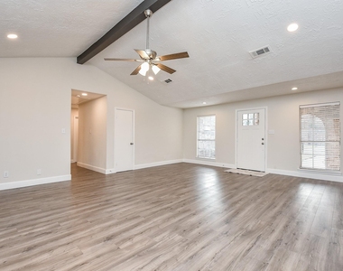 8134 Ivan Reid Drive - Photo Thumbnail 6