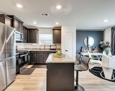 412 Maple Fawn Drive - Photo Thumbnail 7