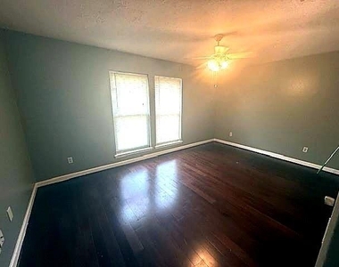 3106 Trembling Creek Circle - Photo Thumbnail 4