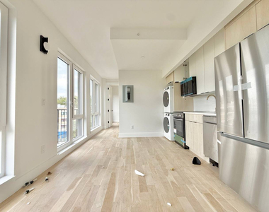 192 Graham Avenue - Photo Thumbnail 1