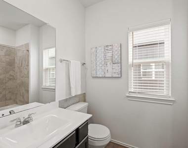 1404 Wycliffe Drive - Photo Thumbnail 3