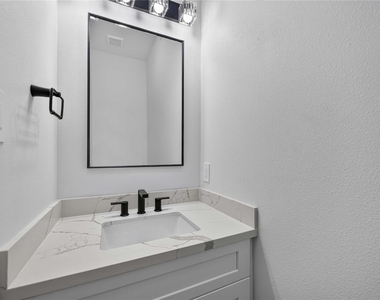 8215 Gladstone Street - Photo Thumbnail 12