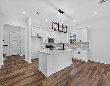 8215 Gladstone Street - Photo Thumbnail 10