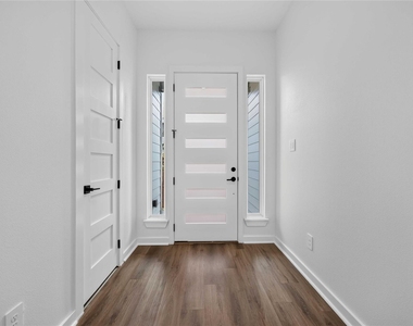 8215 Gladstone Street - Photo Thumbnail 2