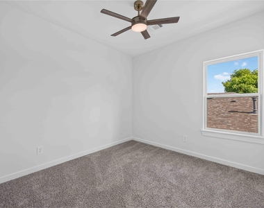 8215 Gladstone Street - Photo Thumbnail 21