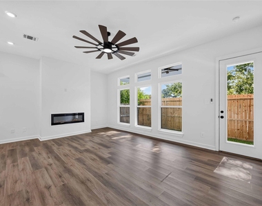 8215 Gladstone Street - Photo Thumbnail 4