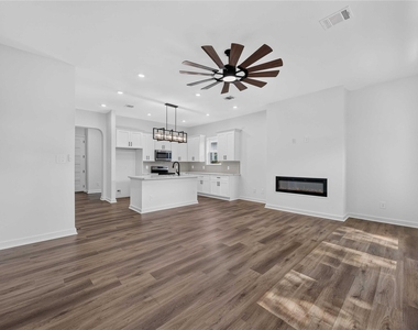 8215 Gladstone Street - Photo Thumbnail 5