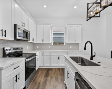 8215 Gladstone Street - Photo Thumbnail 7