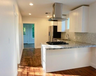 304 E 33rd Street - Photo Thumbnail 5