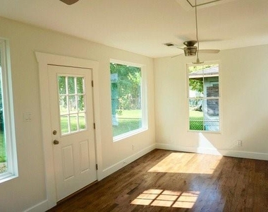 304 E 33rd Street - Photo Thumbnail 8