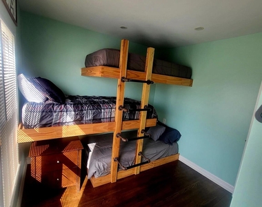 5710 Maco Street - Photo Thumbnail 9