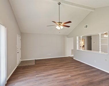 1022 Sierra Shadows Drive - Photo Thumbnail 7