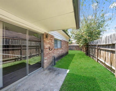 1022 Sierra Shadows Drive - Photo Thumbnail 2