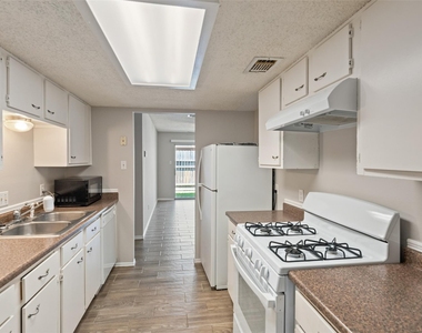 1022 Sierra Shadows Drive - Photo Thumbnail 12
