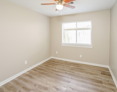 17311 Modbury Street - Photo Thumbnail 10