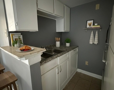 516 Holiday Drive - Photo Thumbnail 1