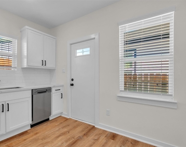 3441 Mcgowen Street - Photo Thumbnail 9