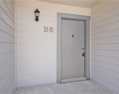 3220 69th Street - Photo Thumbnail 2