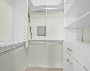 3220 69th Street - Photo Thumbnail 21