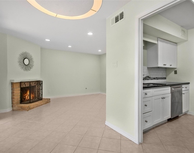 3220 69th Street - Photo Thumbnail 11
