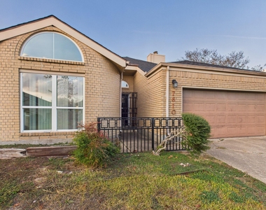 7610 Hopewell Lane - Photo Thumbnail 2