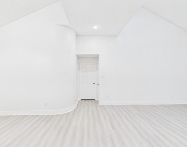 7610 Hopewell Lane - Photo Thumbnail 11