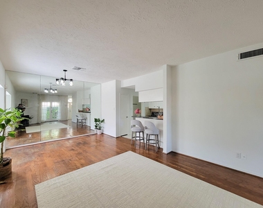 2220 Bering Drive - Photo Thumbnail 9