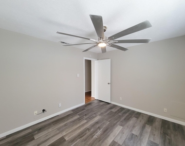 2220 Bering Drive - Photo Thumbnail 40