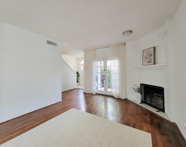 2220 Bering Drive - Photo Thumbnail 8