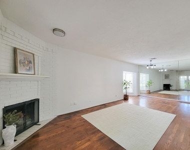 2220 Bering Drive - Photo Thumbnail 6