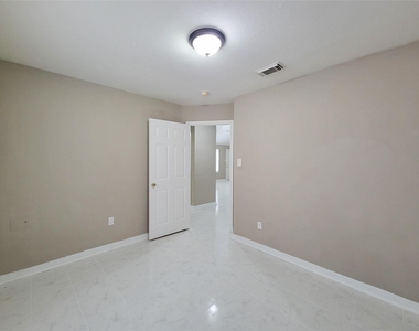 5322 Rivergate Drive - Photo Thumbnail 16