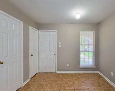 5322 Rivergate Drive - Photo Thumbnail 14