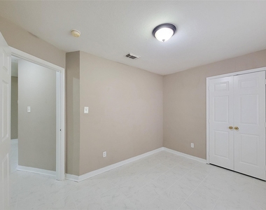 5322 Rivergate Drive - Photo Thumbnail 17