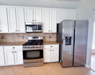 19410 Bear Springs Dr - Photo Thumbnail 11